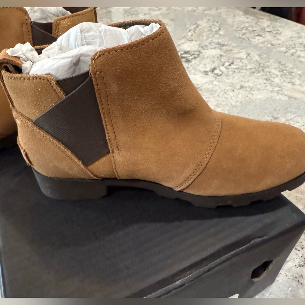 Sorel Emelie Chelsea boots